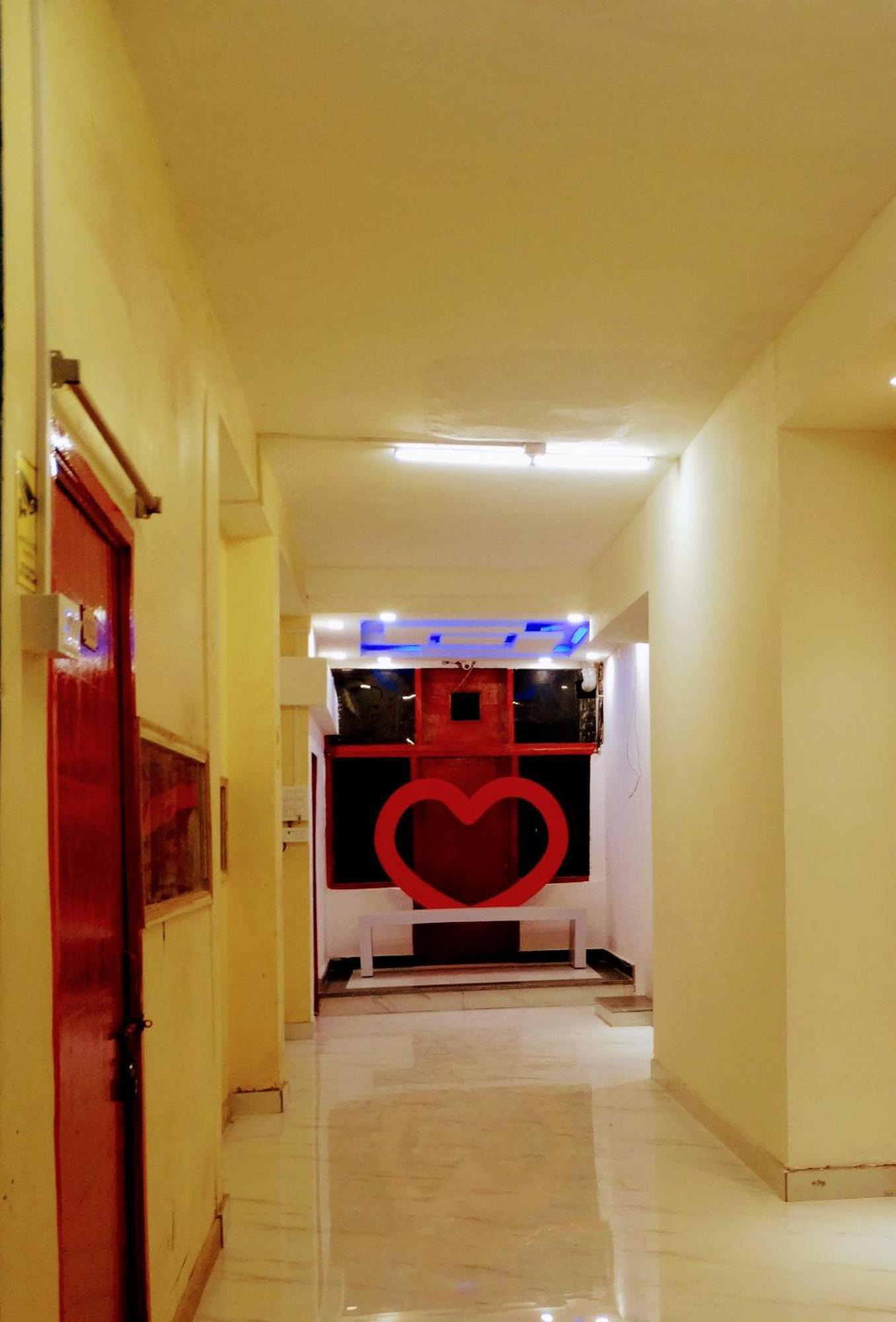Shree Ram Sia Hotel An Unit Of Shree Ram Sia Trading And Residency Gaya Bagian luar foto